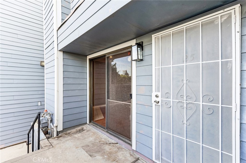 15113 Saticoy Street 25