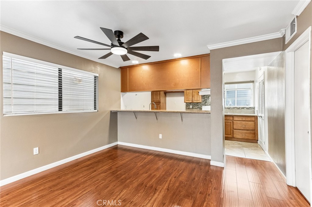 15113 Saticoy Street 25