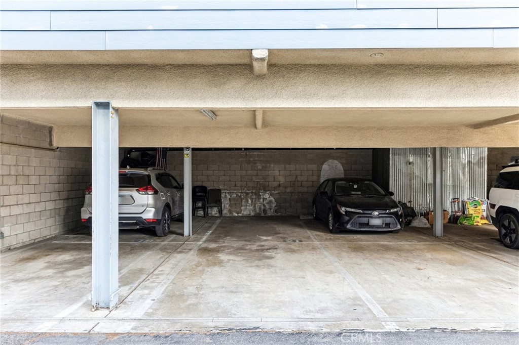 15113 Saticoy Street 25