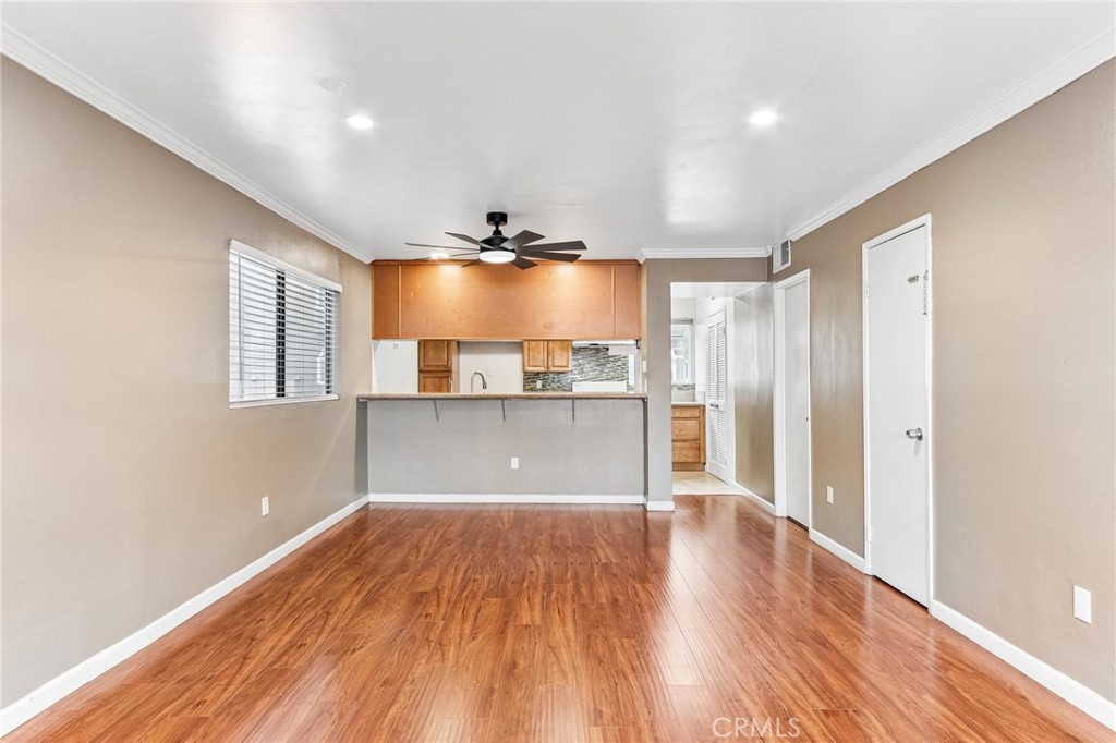 15113 Saticoy Street 25