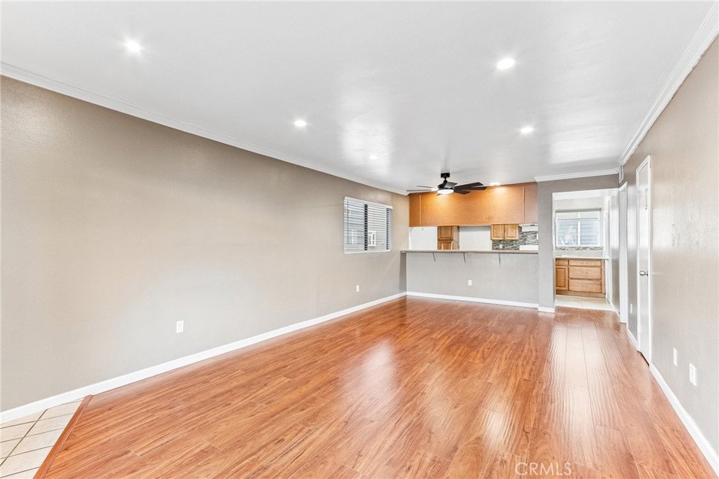 15113 Saticoy Street 25