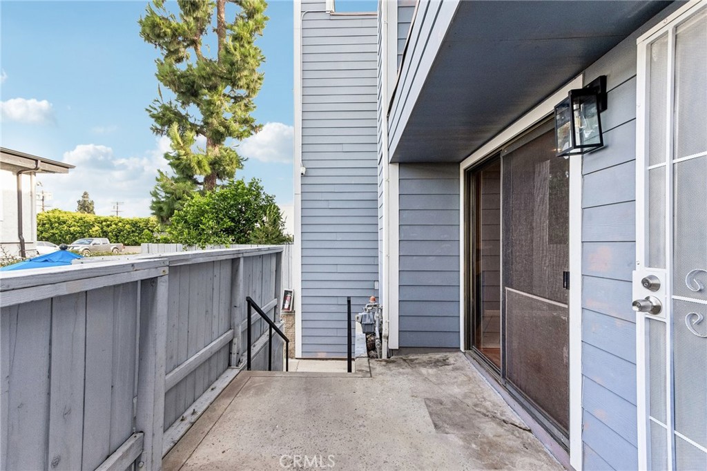 15113 Saticoy Street 25
