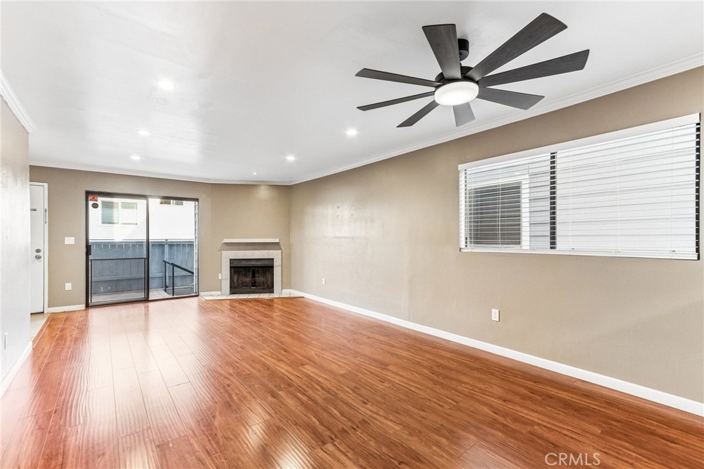 15113 Saticoy Street 25