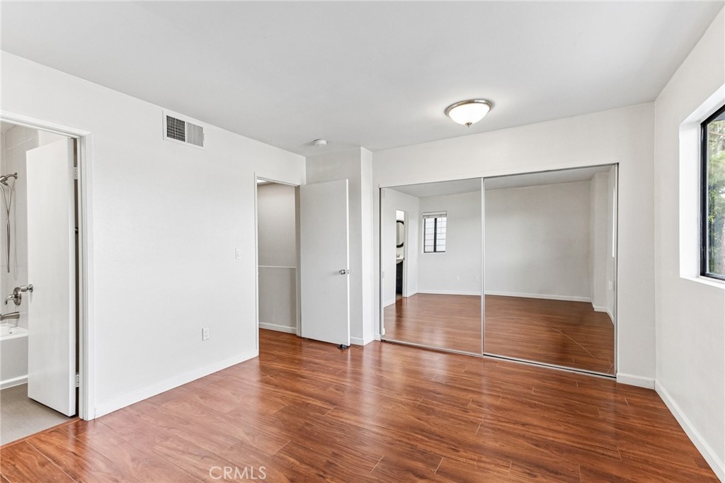 15113 Saticoy Street 25