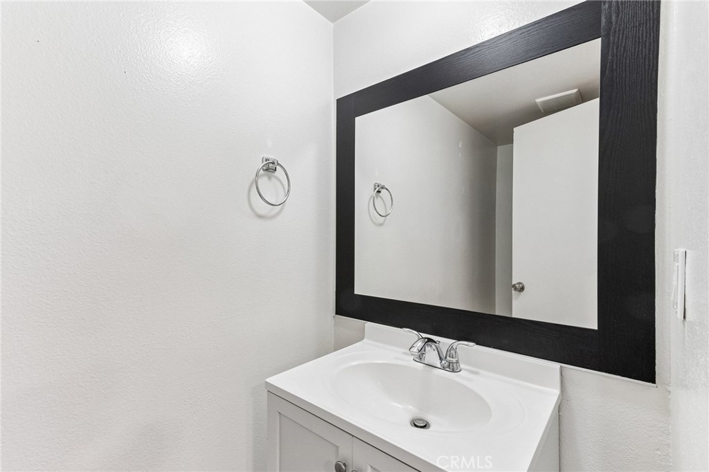 15113 Saticoy Street 25