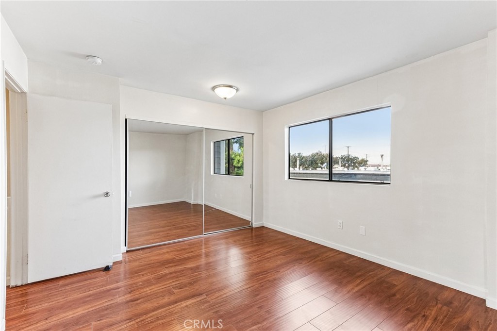 15113 Saticoy Street 25