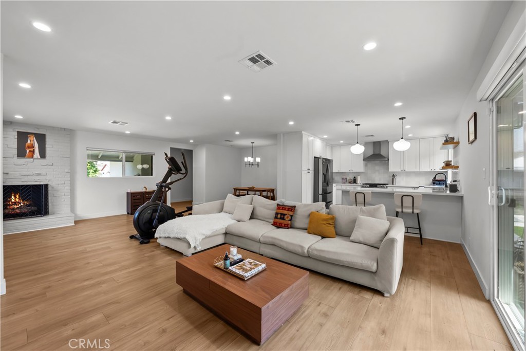6946 Alcove