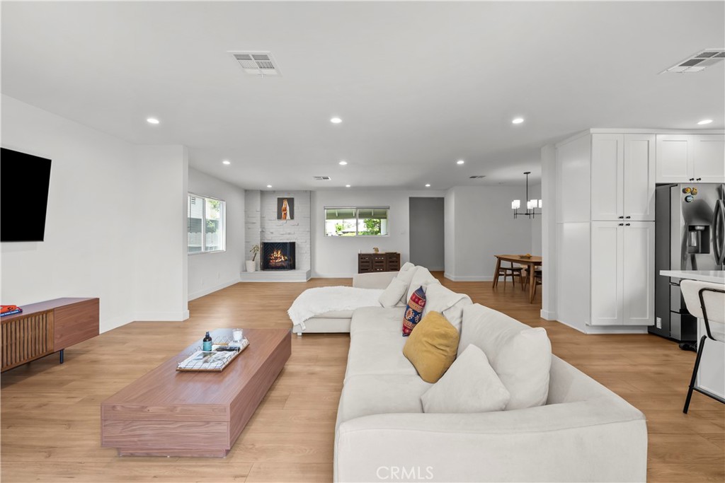 6946 Alcove