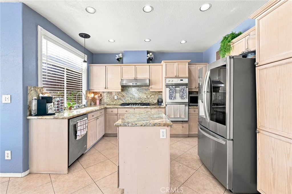42103 Desert Hill Drive