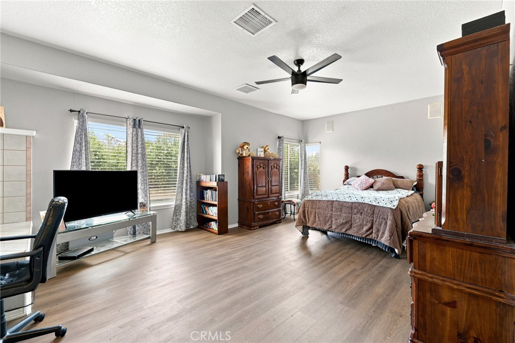 42103 Desert Hill Drive