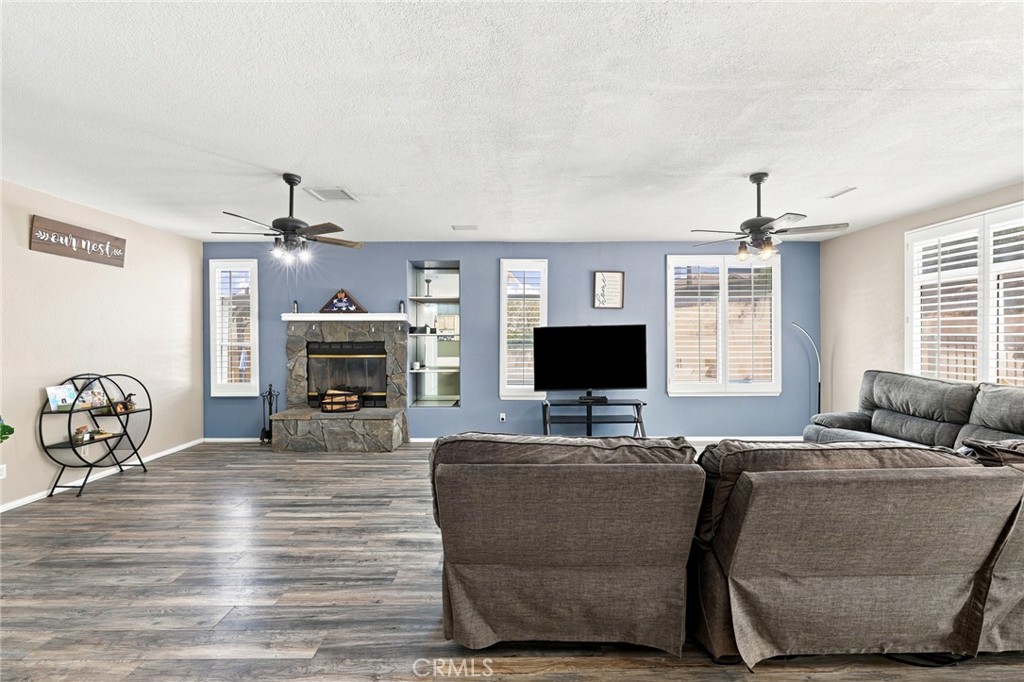42103 Desert Hill Drive