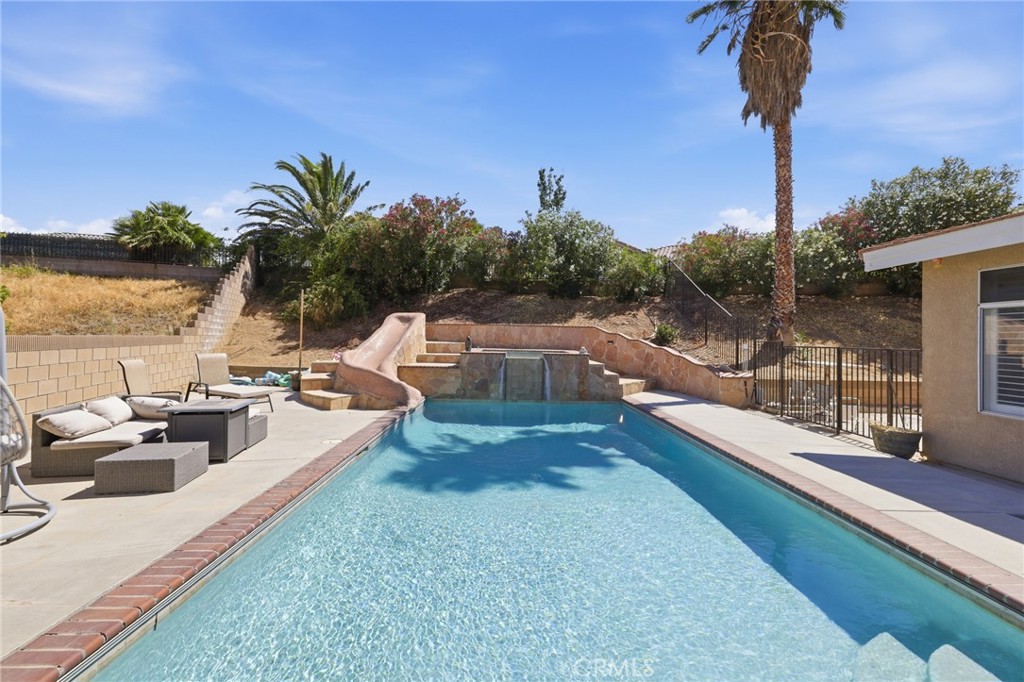 42103 Desert Hill Drive