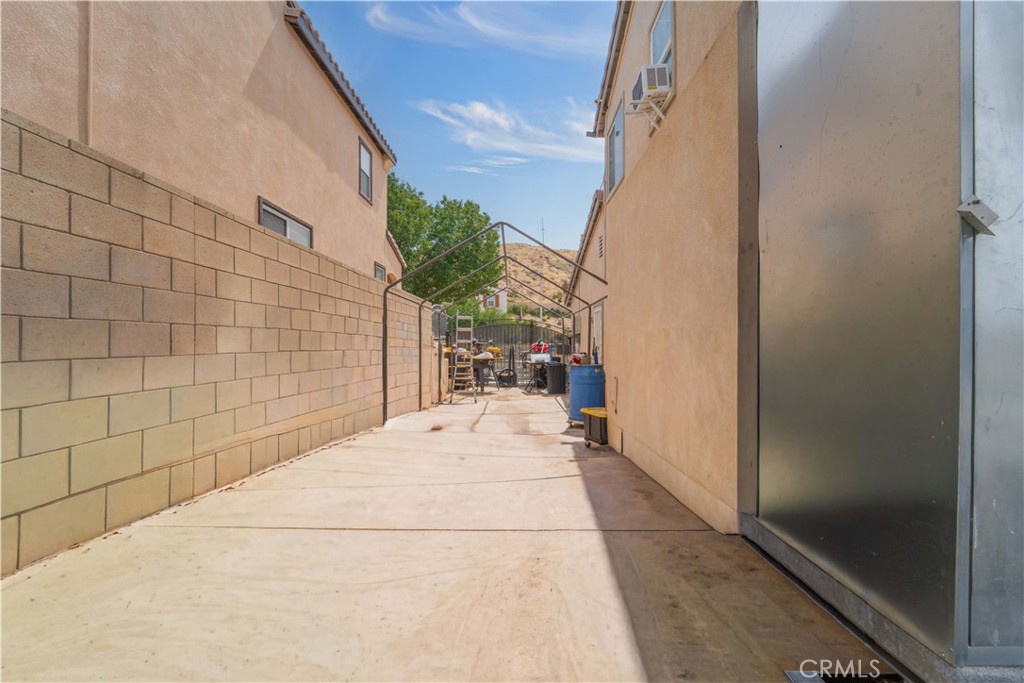38332 Hillcrest Drive