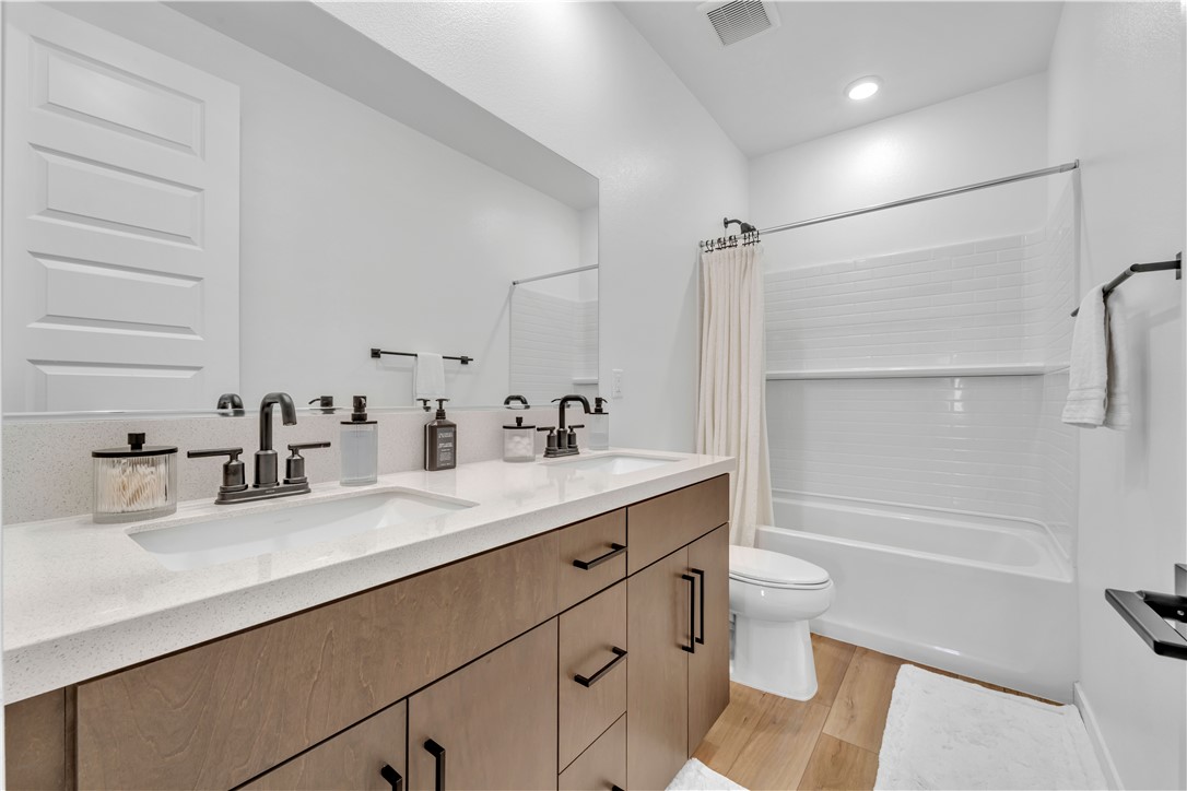 3230 Emerald Ln