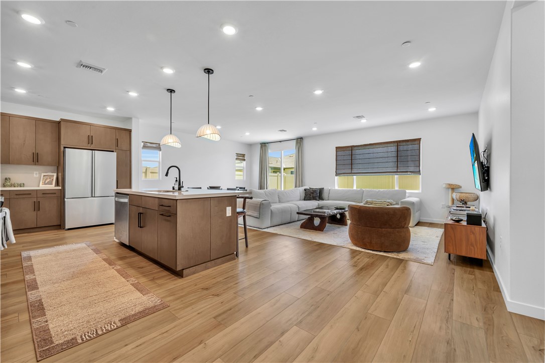 3230 Emerald Ln