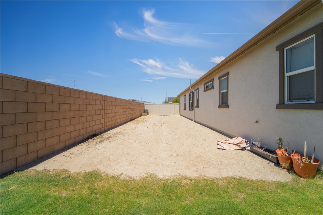 3230 Emerald Ln