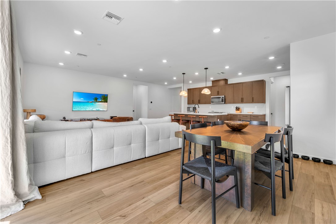 3230 Emerald Ln