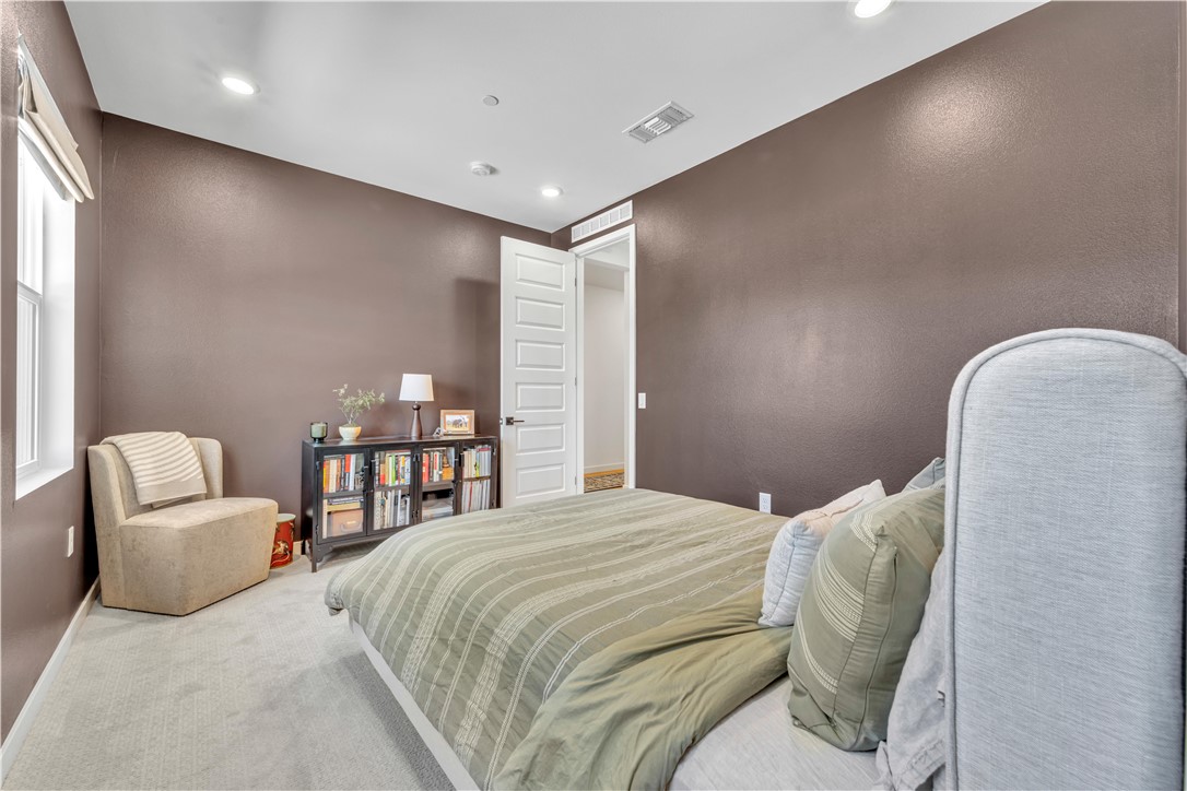 3230 Emerald Ln