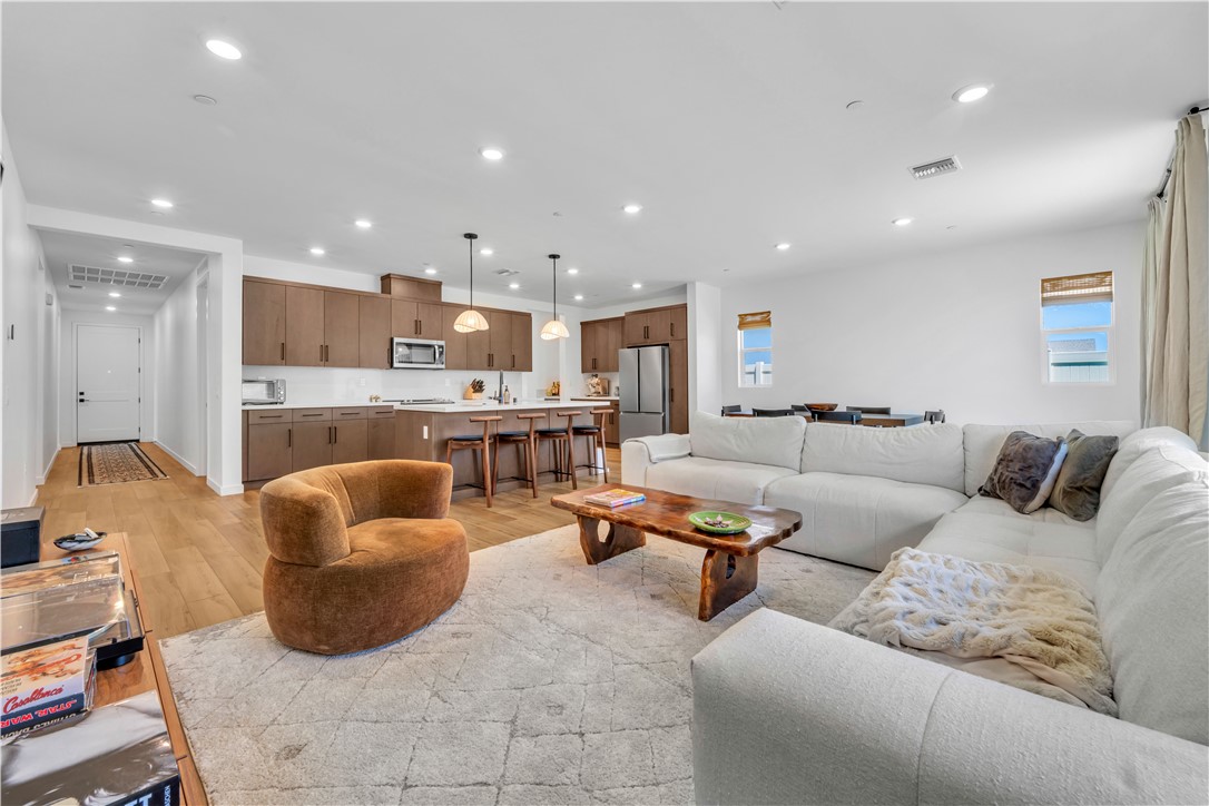 3230 Emerald Ln