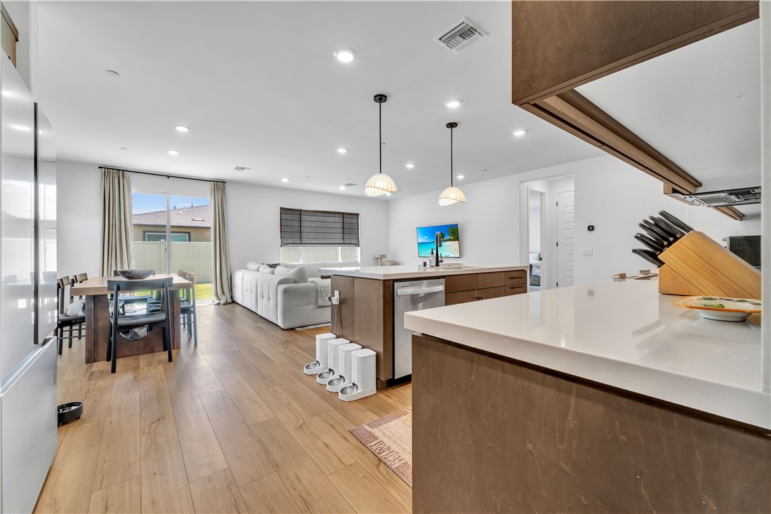 3230 Emerald Ln