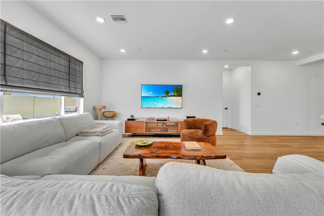 3230 Emerald Ln