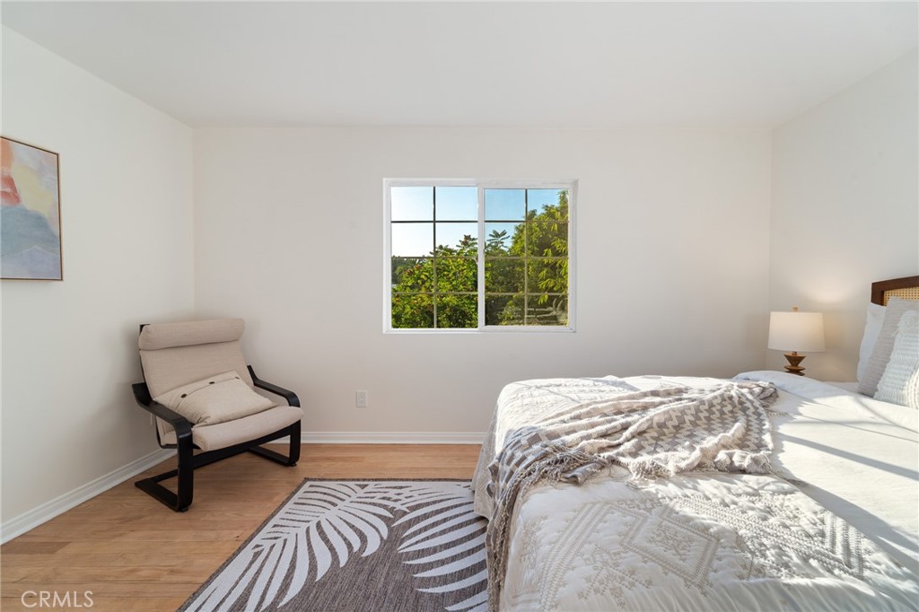 1637 N Alvarado