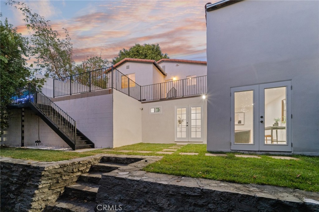1637 N Alvarado
