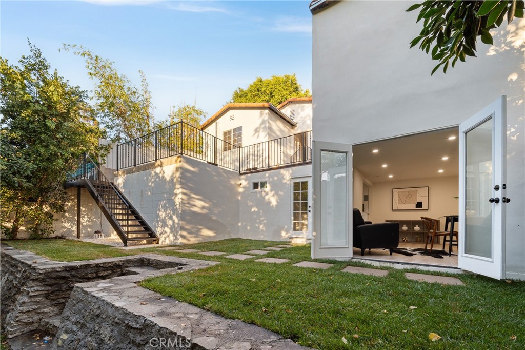 1637 N Alvarado