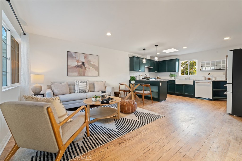 1637 N Alvarado