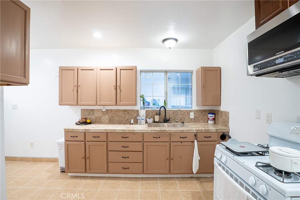 12821 Osborne