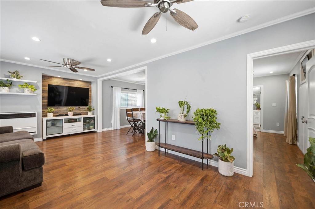 1100 W Gage Avenue
