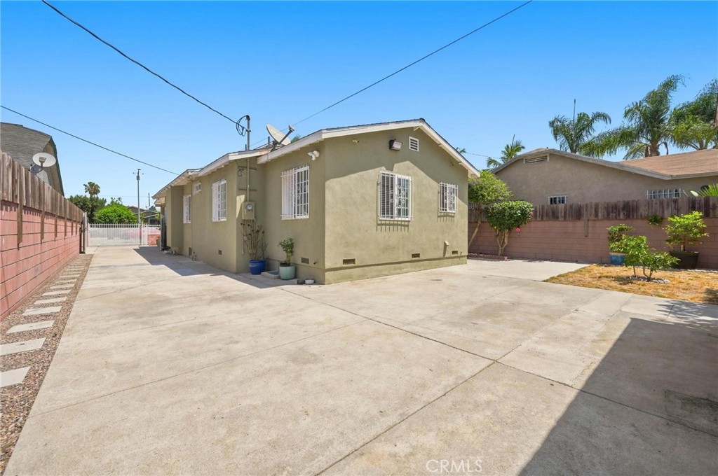 1100 W Gage Avenue