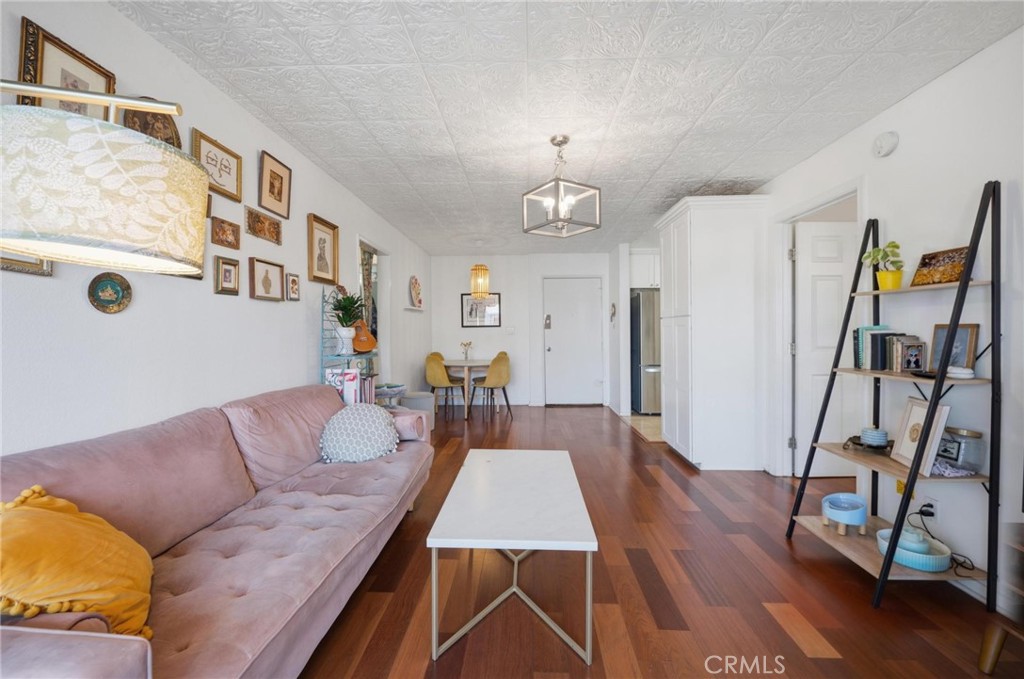 525 S Ardmore Avenue 320