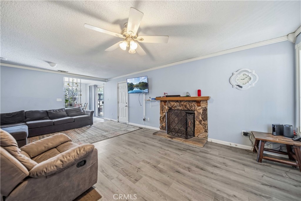 21511 San Gabriel