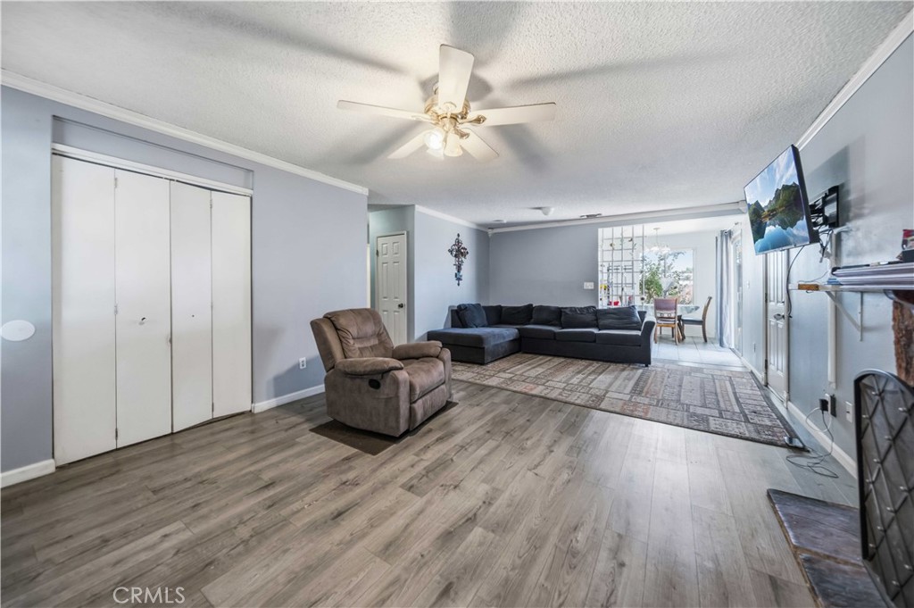 21511 San Gabriel