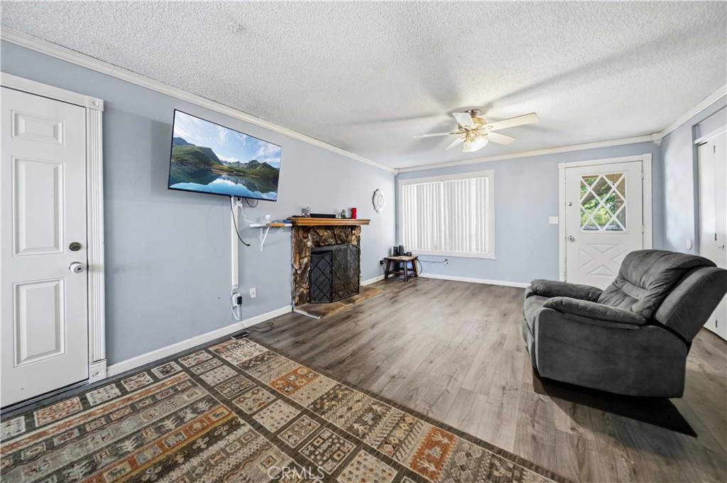 21511 San Gabriel