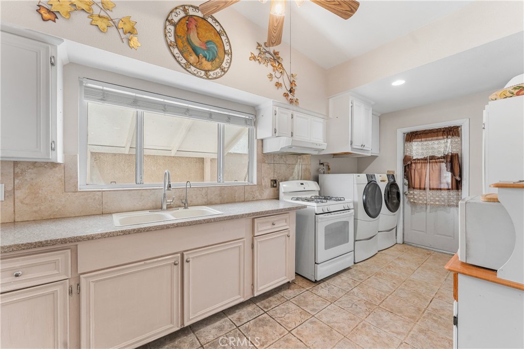 1109 W Avenue J14