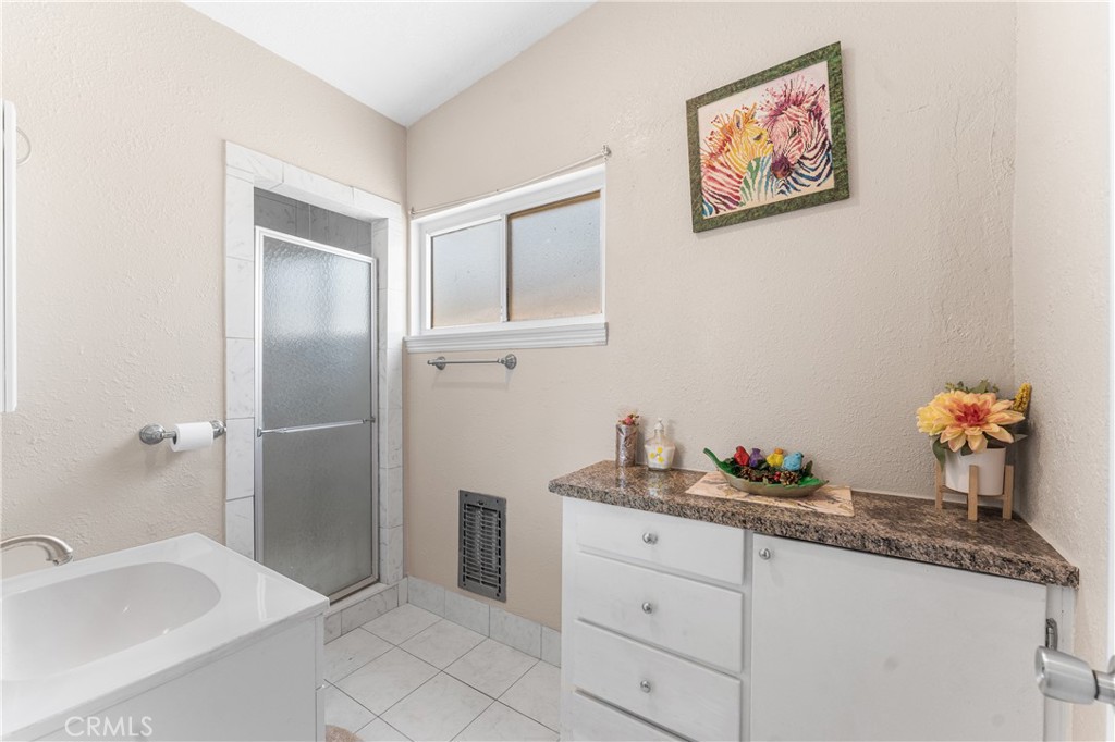 1109 W Avenue J14