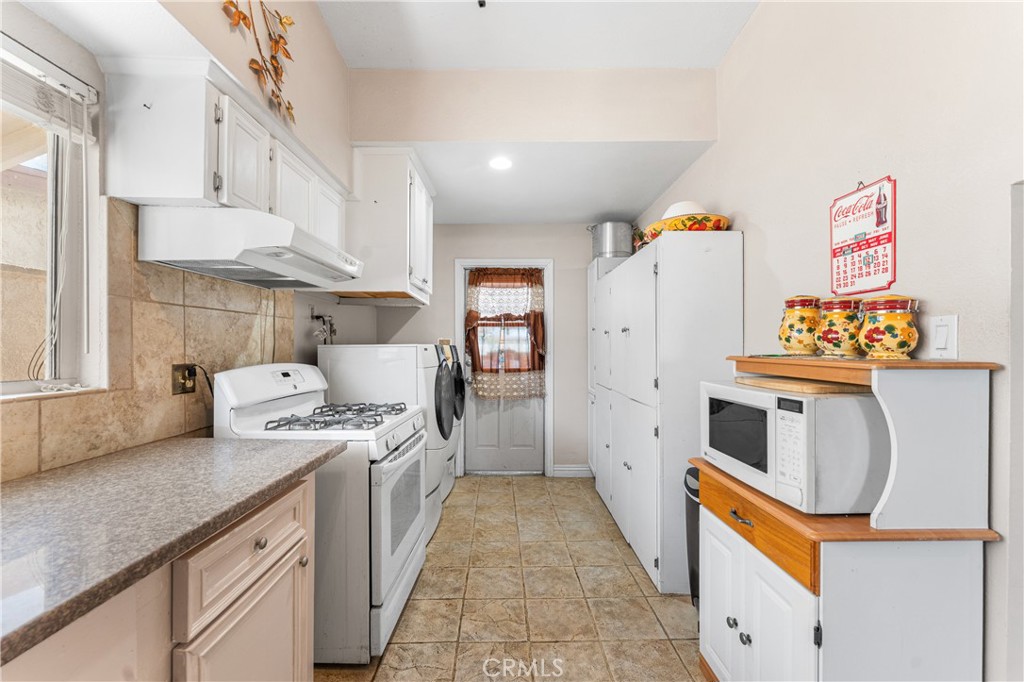 1109 W Avenue J14