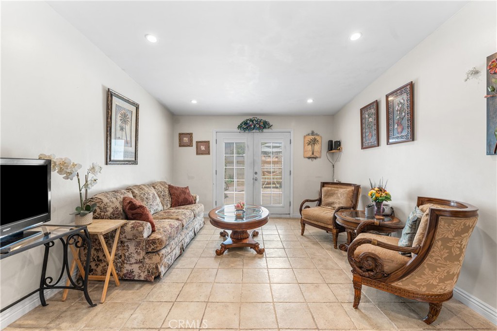 1109 W Avenue J14