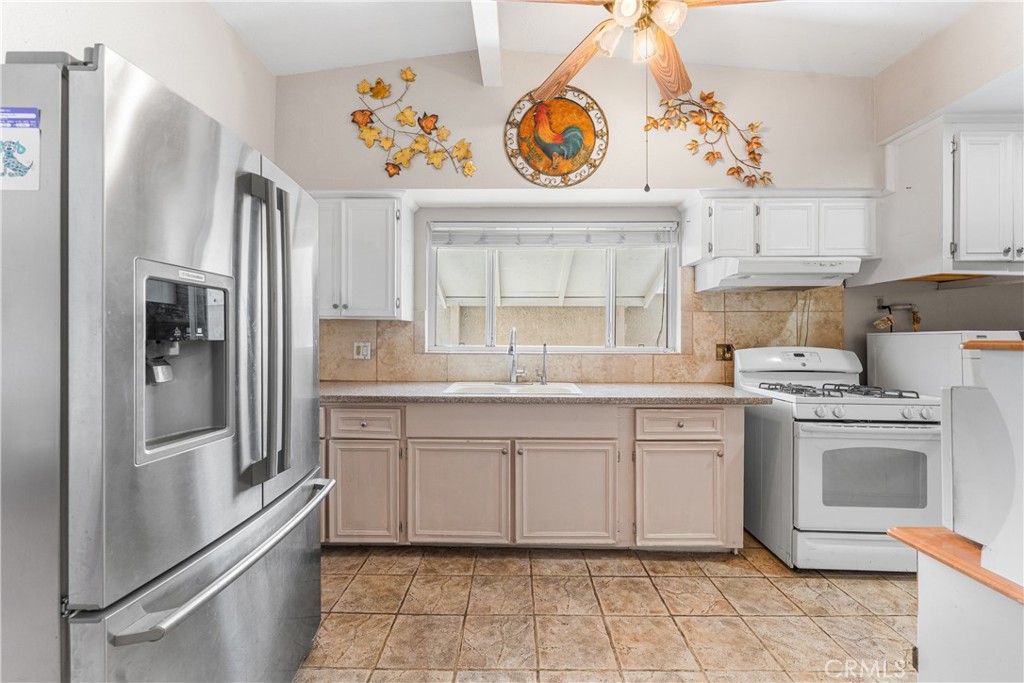 1109 W Avenue J14