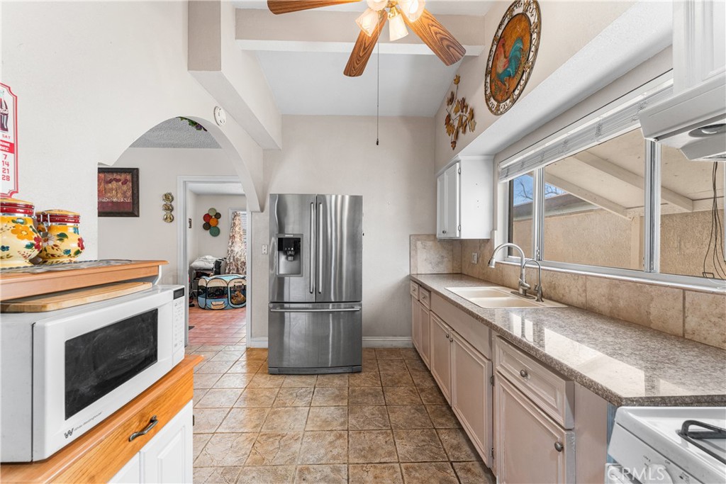 1109 W Avenue J14