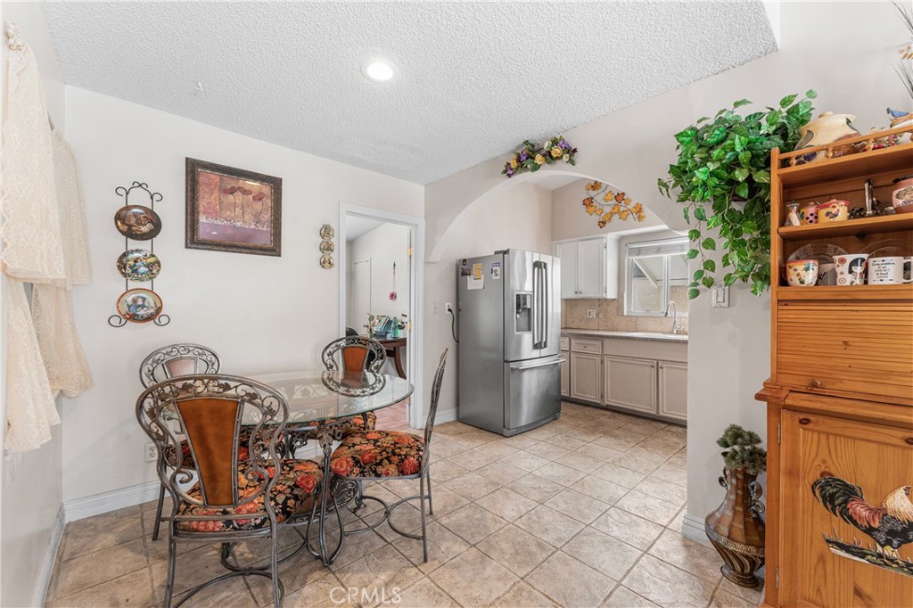 1109 W Avenue J14