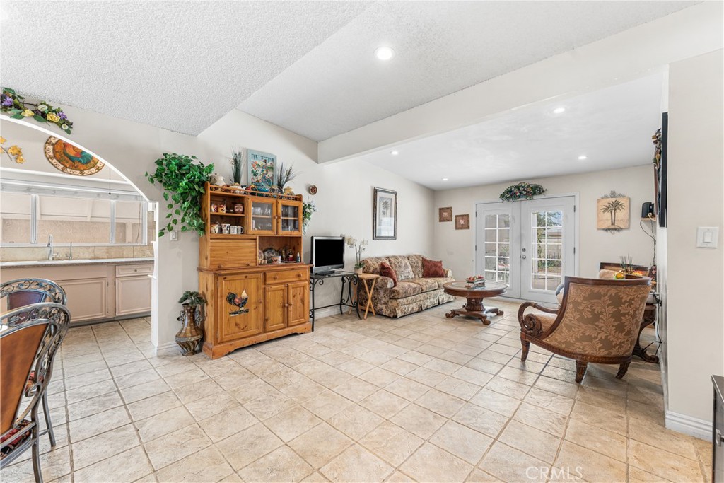 1109 W Avenue J14