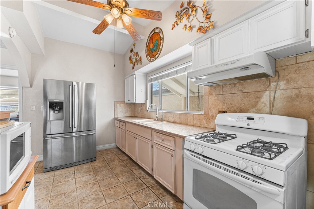 1109 W Avenue J14