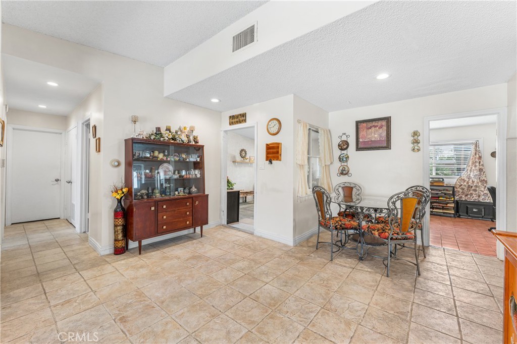 1109 W Avenue J14