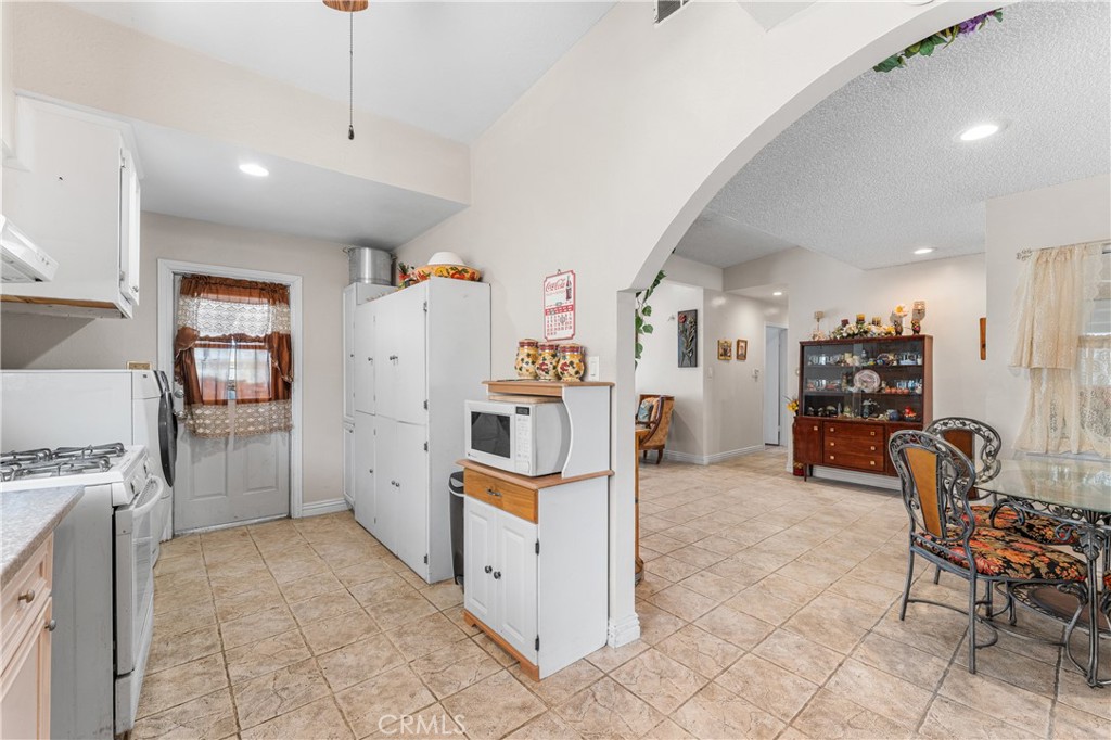 1109 W Avenue J14