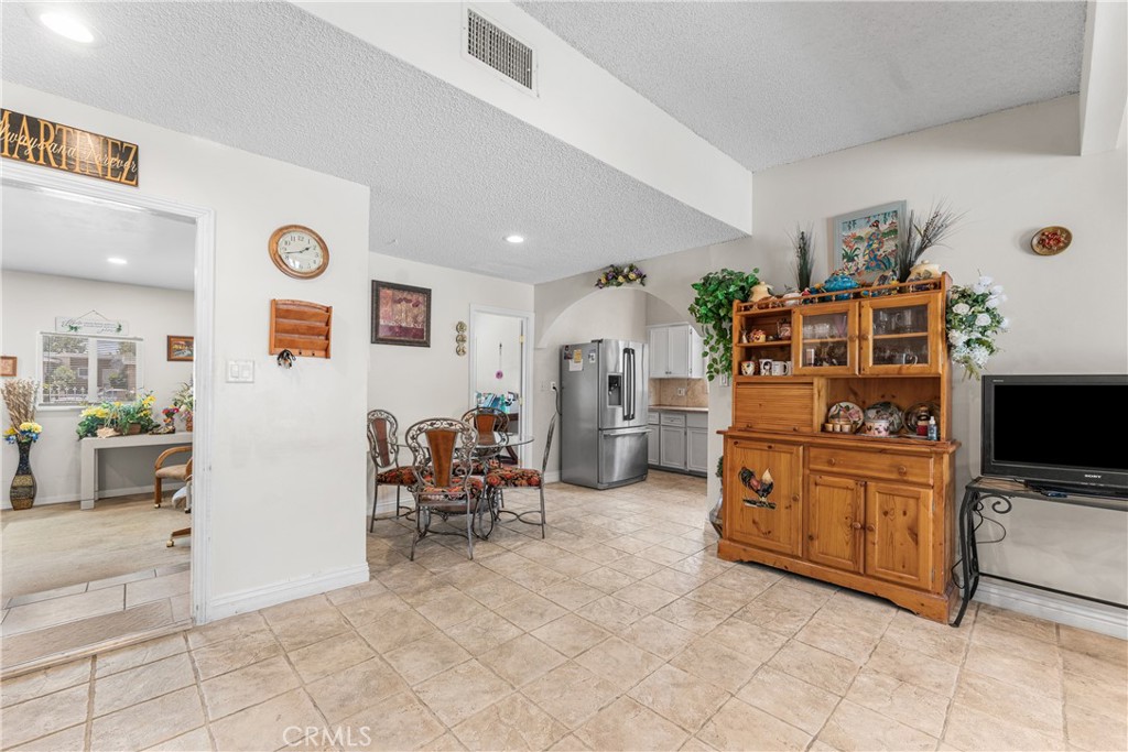 1109 W Avenue J14