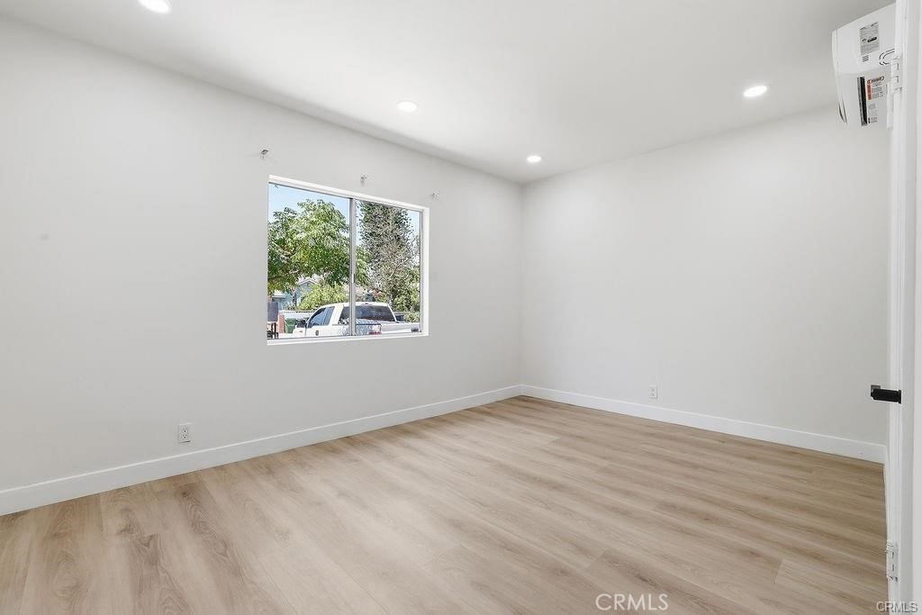 10332 Cayuga Avenue