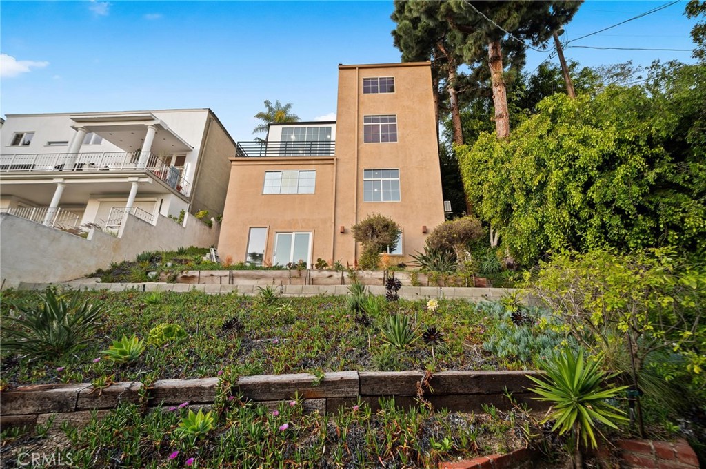 8246 Woodshill Trail
